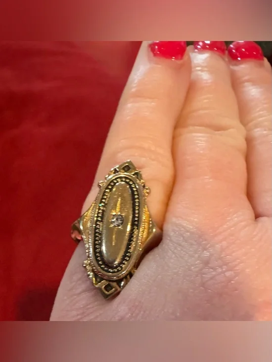 Vintage 1976 Avon Kensington Ring, Antique Gold Tone, Oval, 1 Clear Stone—Sz 4-5 - Picture 5 of 8